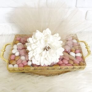 Tüllü Süslenmiş Beyaz Çiçekli Aynalı Tepside Nişan-Kız İsteme-Söz Çikolatası