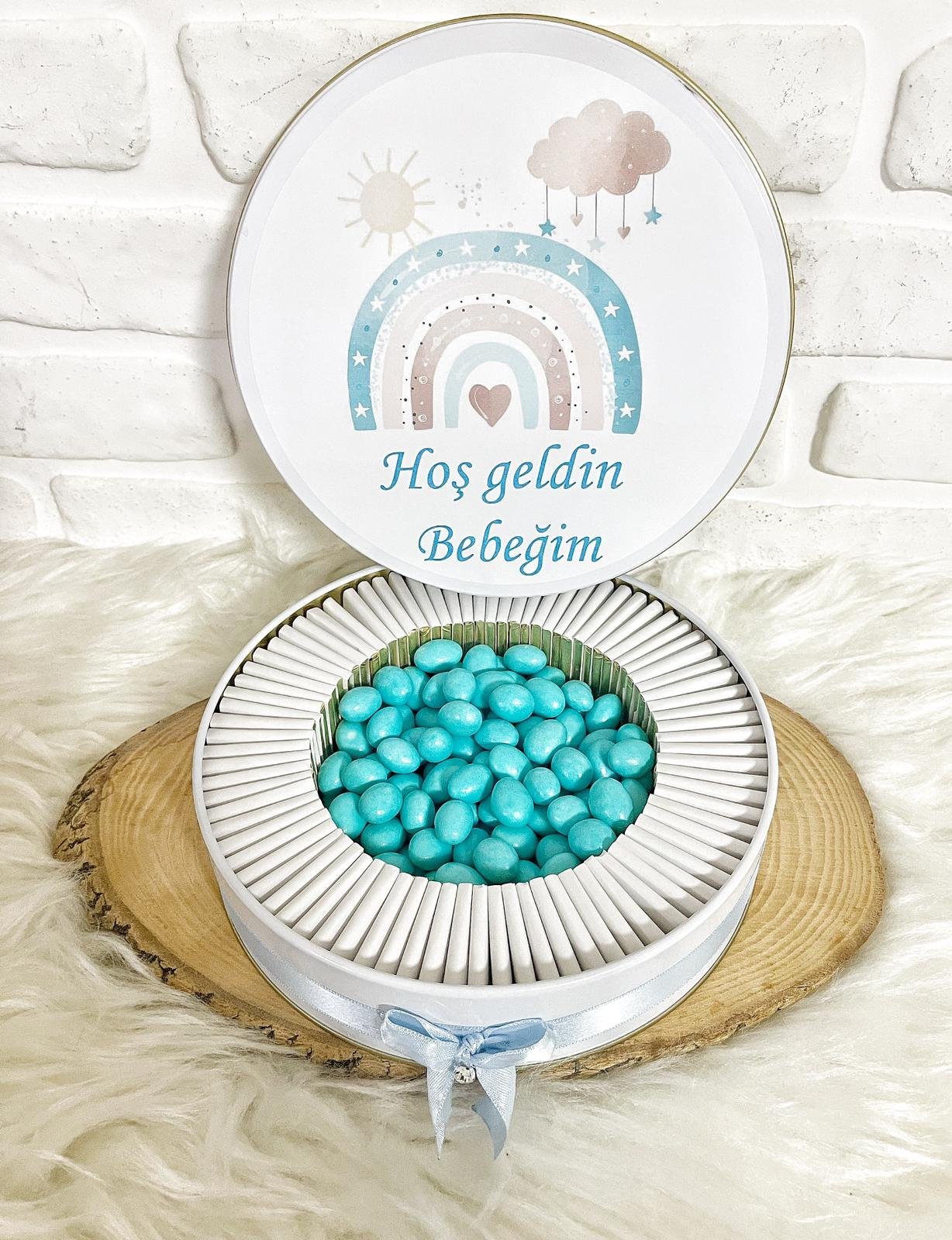 100 Adet+200 Gr Drajeli Hoşgeldin Bebeğim Erkek Bebek Mavi Gökkuşağı Temalı Kutulu Hediyelik Madlen Çikolata - Görsel 2
