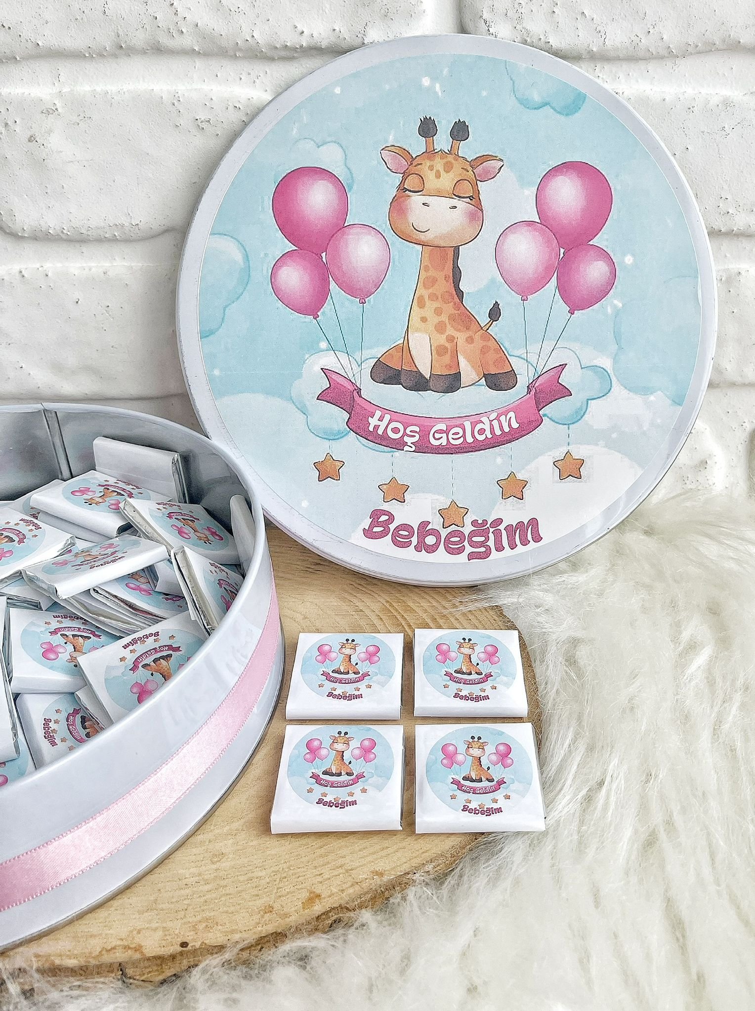 50 Adet Hoşgeldin Bebeğim Kız Bebek It’s a Girl Metal Kutulu Hediyelik Madlen Çikolata - Görsel 3